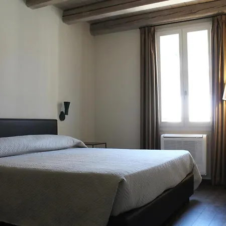 Palazzo De' Rossi 3*