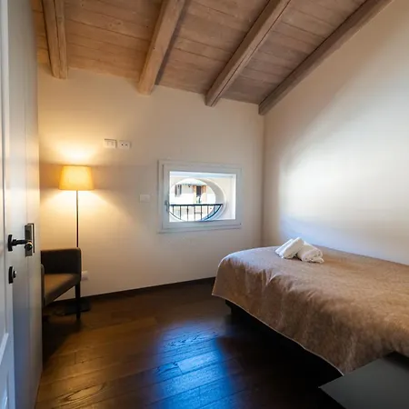 Palazzo De' Rossi 3* 萨索马可尼