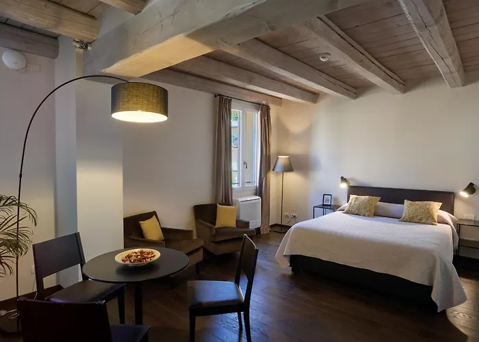 Palazzo De' Rossi 3*