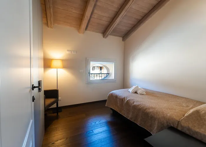 Palazzo De' Rossi 3* 萨索马可尼